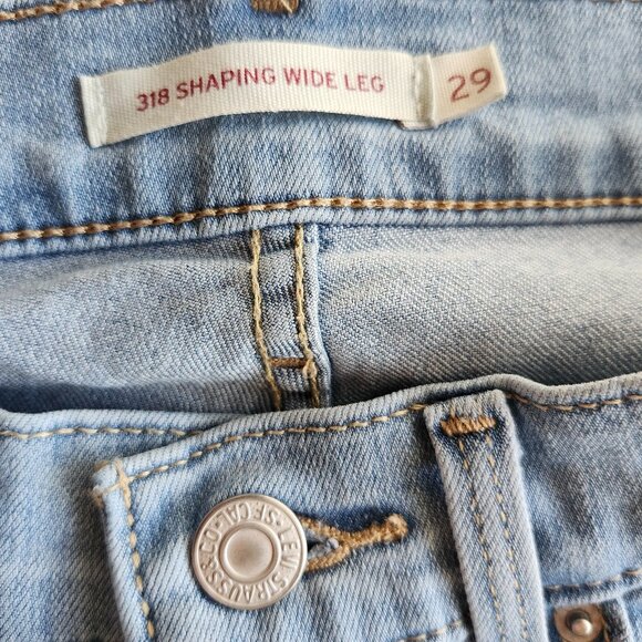 Levi's Women's 318 Shaping Wide Leg Jeans Size 29 Light Blue Denim - Picture 5 of 5
